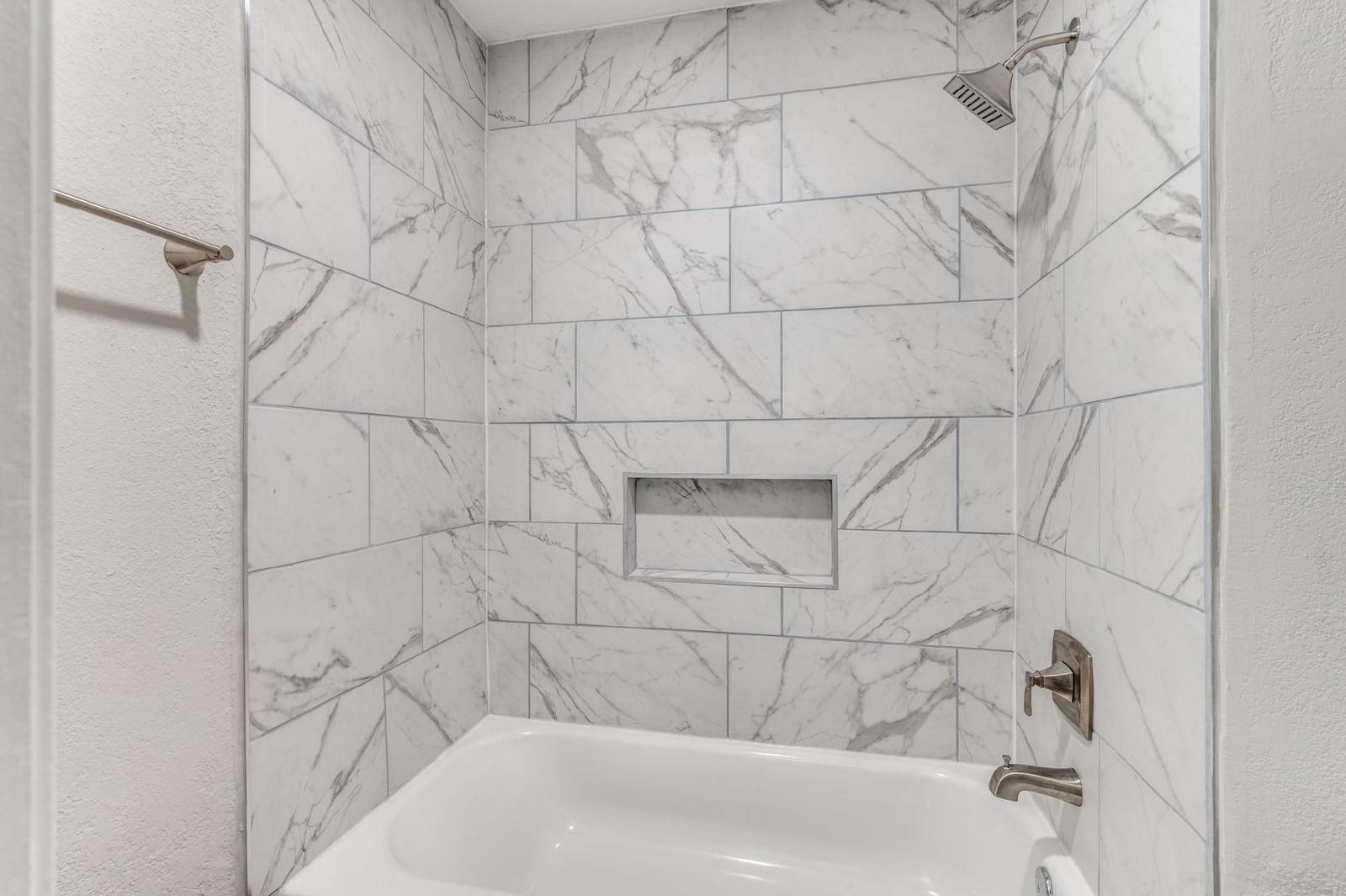 Fully Renovated – 3 bed/2bath Duplex – Amazing Features! property image