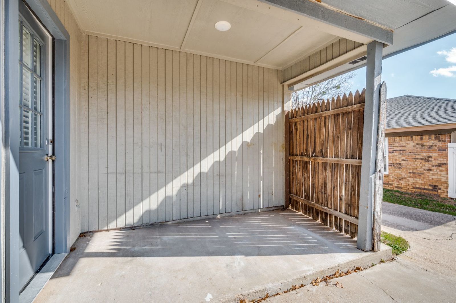 Fully Renovated – 3 bed/2bath Duplex – Amazing Features! property image