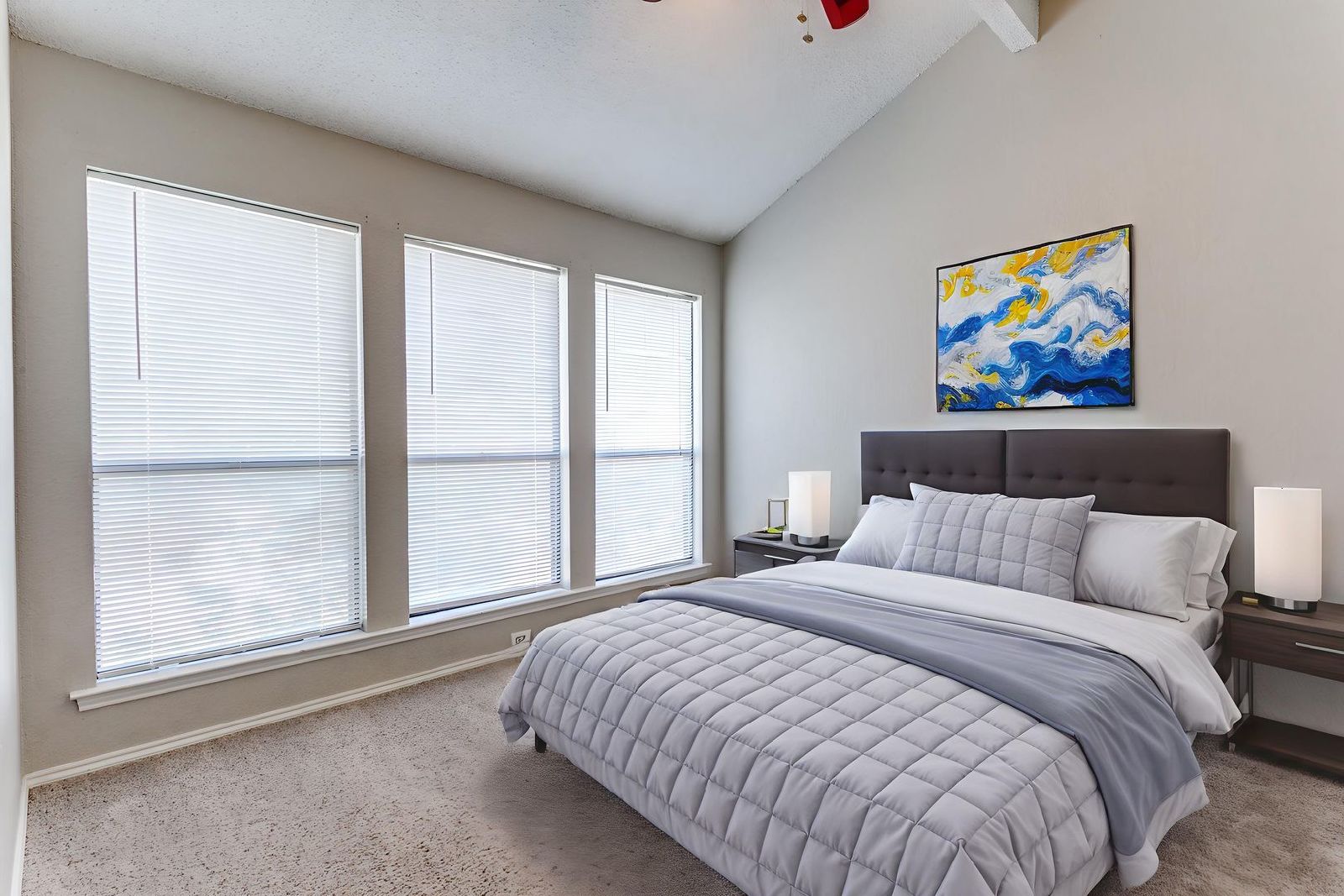 Charming & Spacious Townhome in Bedford property image