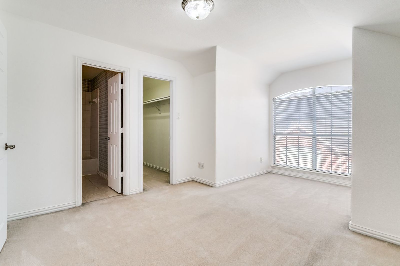 Stunning Fully Renovated 4-Bedroom Home in Gated Hackberry Creek – Irving, TX property image