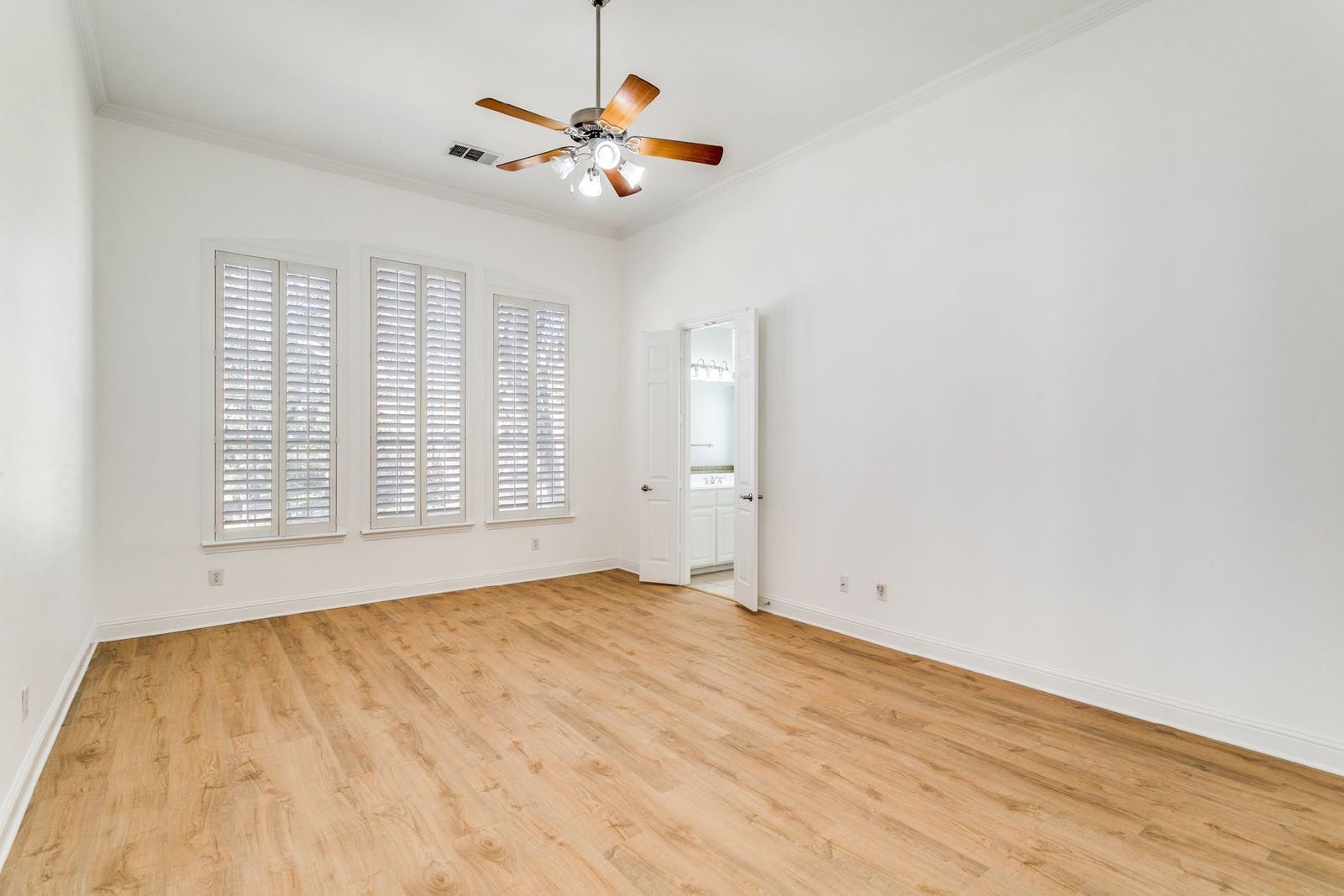 Stunning Fully Renovated 4-Bedroom Home in Gated Hackberry Creek – Irving, TX property image