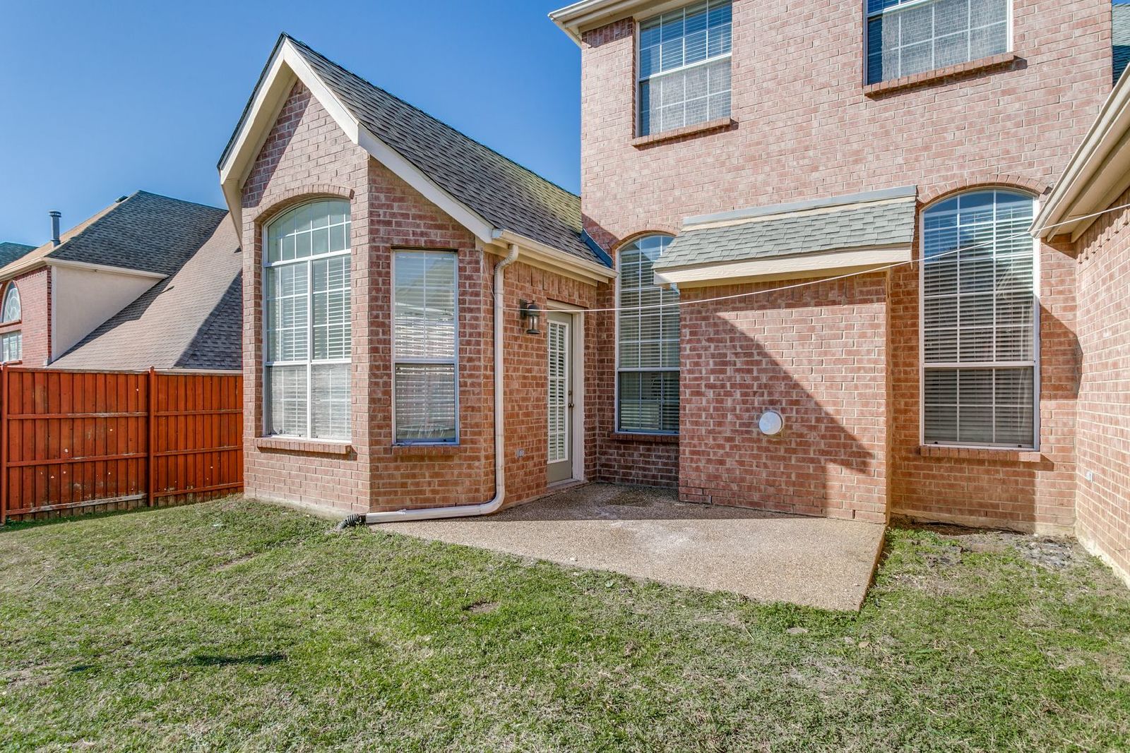 Stunning Fully Renovated 4-Bedroom Home in Gated Hackberry Creek – Irving, TX property image
