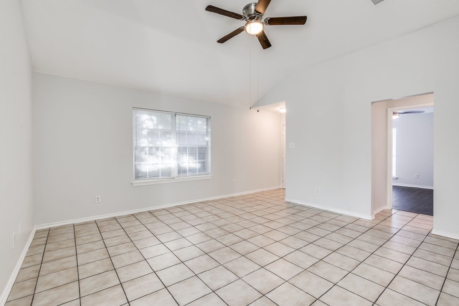 Classic Duplex in Arlington – Immediate Move-in property image