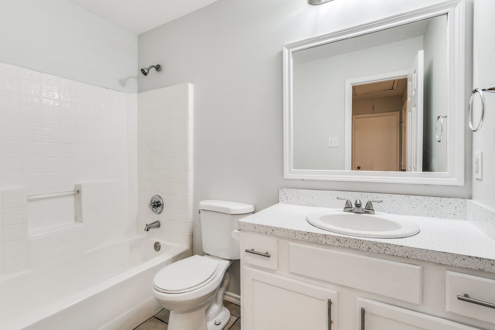 Classic Duplex in Arlington – Immediate Move-in property image