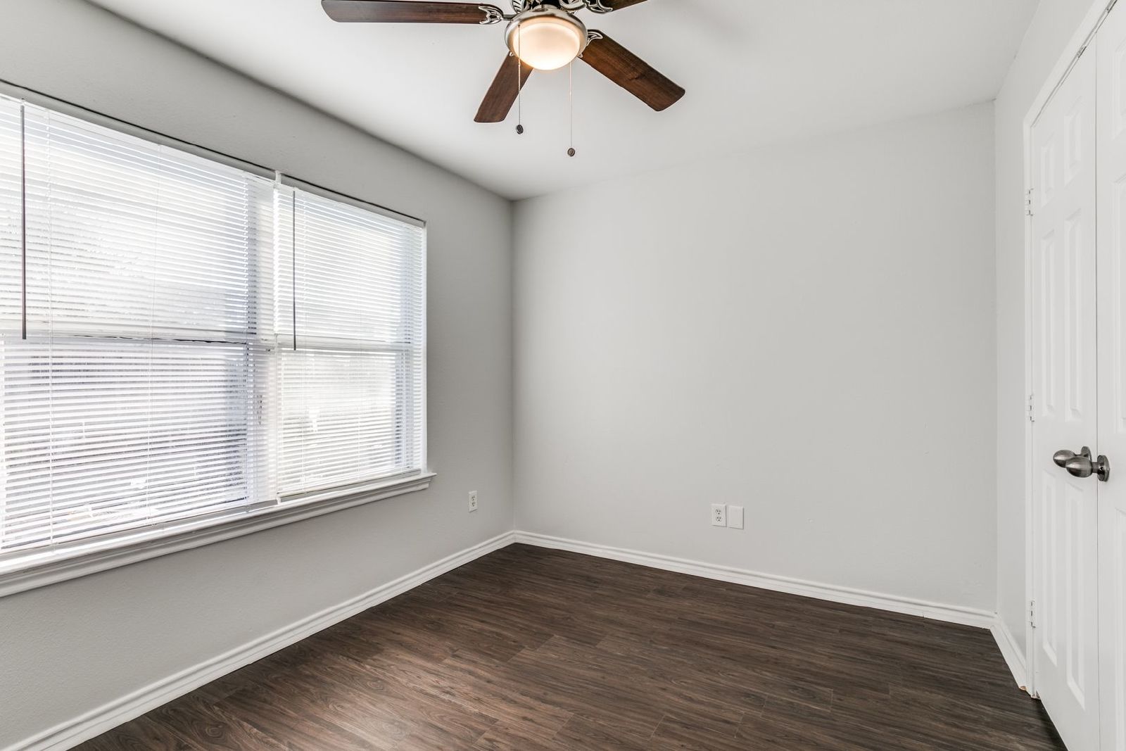 Classic Duplex in Arlington – Immediate Move-in property image