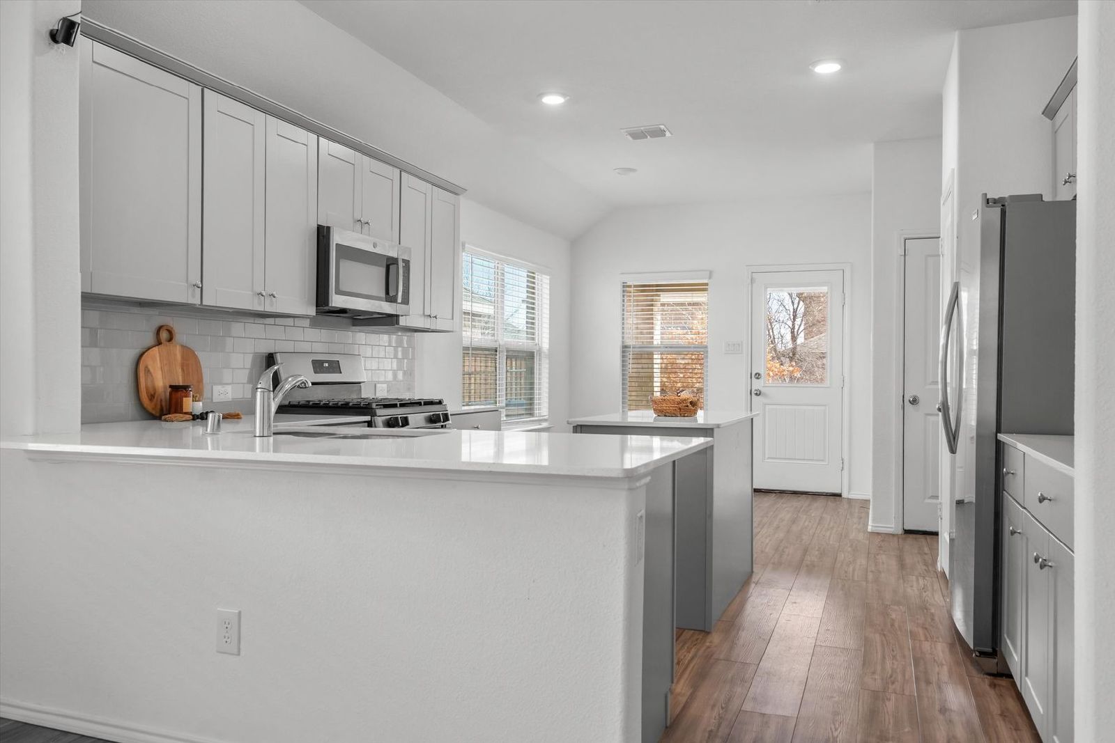 Welcome to 2332 Rosaline Dr – Aubrey, TX 76227 property image