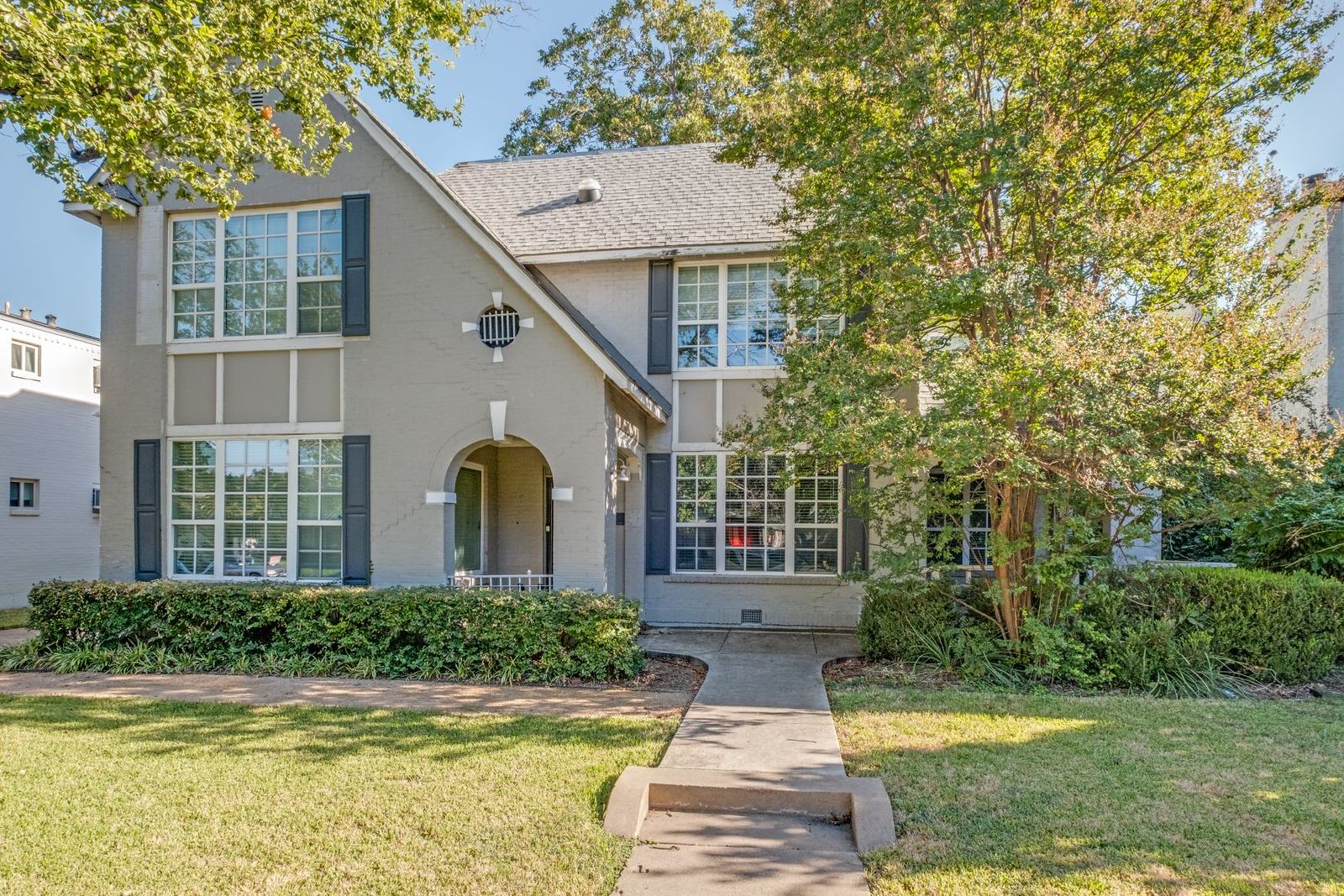 Charming 2-Bed / 2-Bath in Oak Lawn – Stylish Upgrades & Prime Location! property image