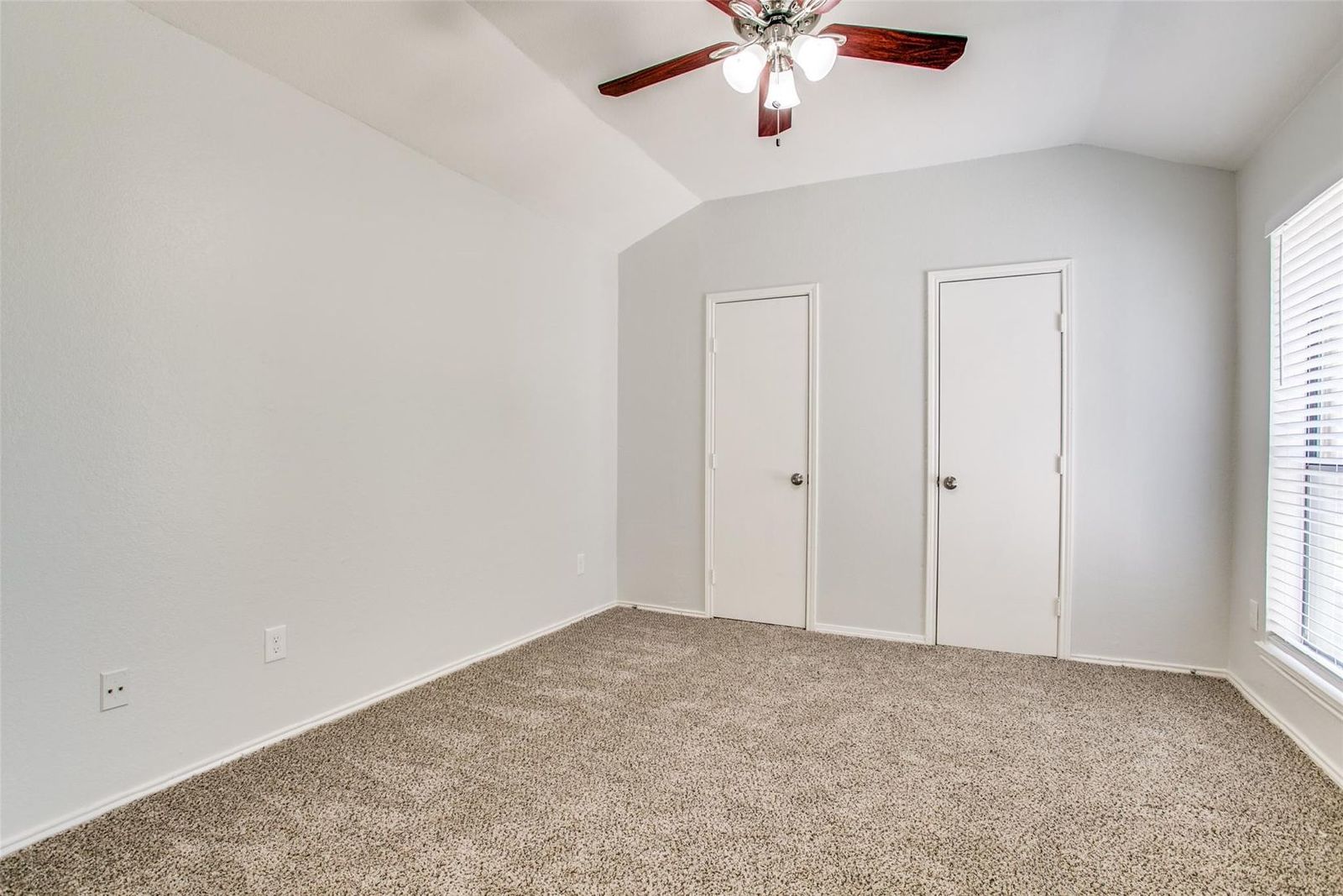 Unique & Classic Townhome in Bedford property image