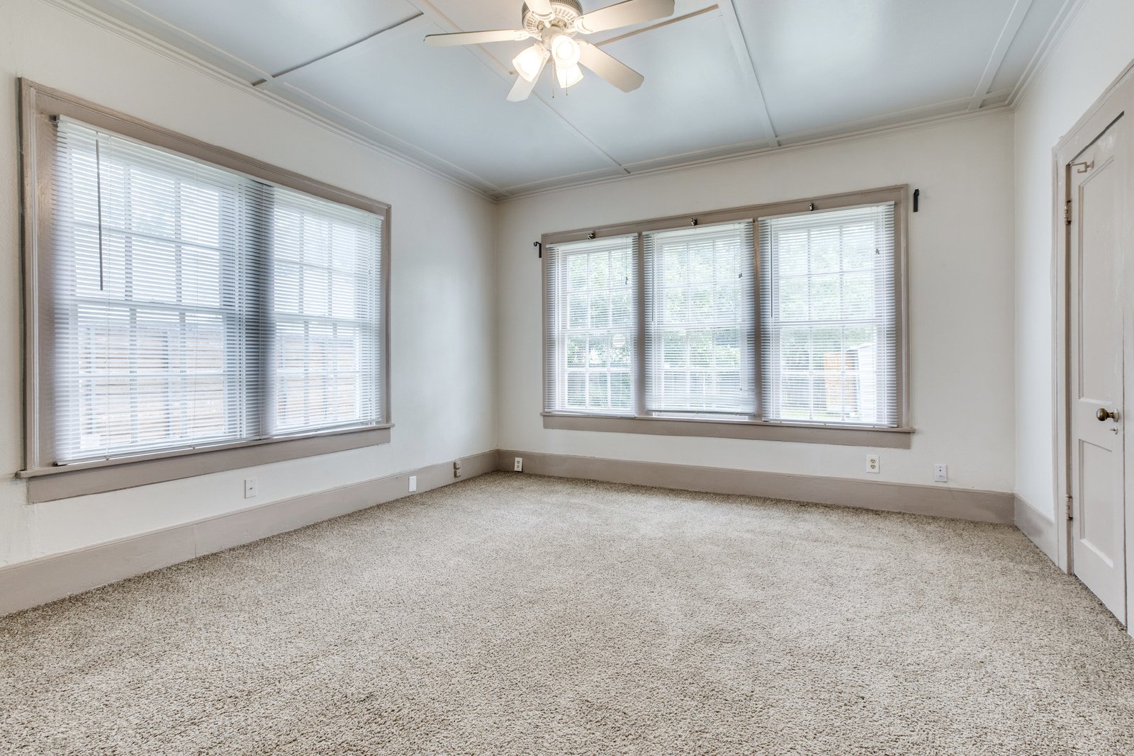 Rare & Classic Oak Lawn House | Great Location | Huge Backyard property image