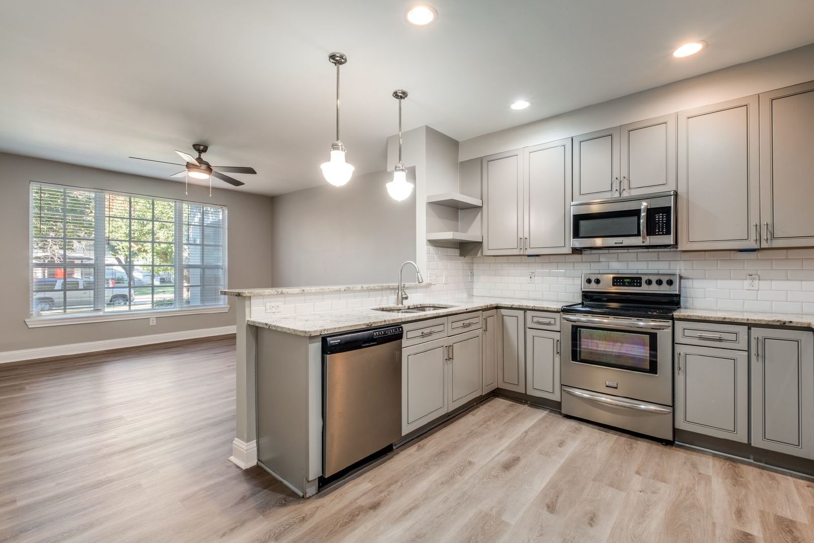 Charming 2-Bed / 2-Bath in Oak Lawn – Stylish Upgrades & Prime Location! property image