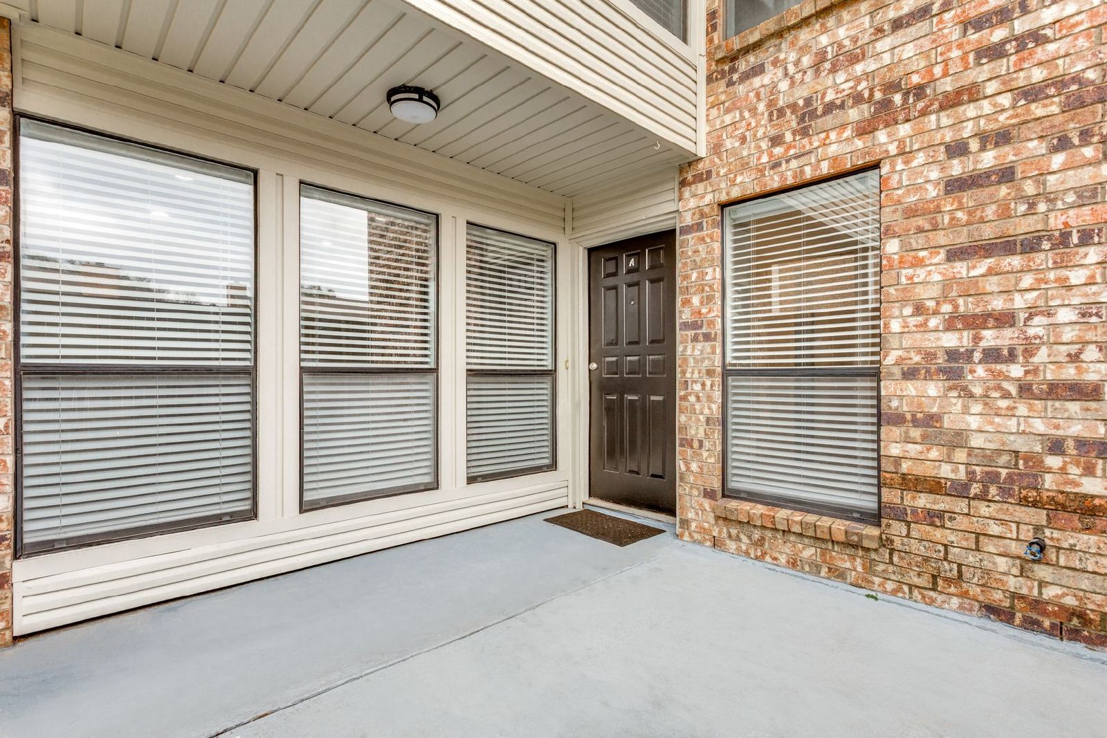 Unique & Classic Townhome in Bedford property image