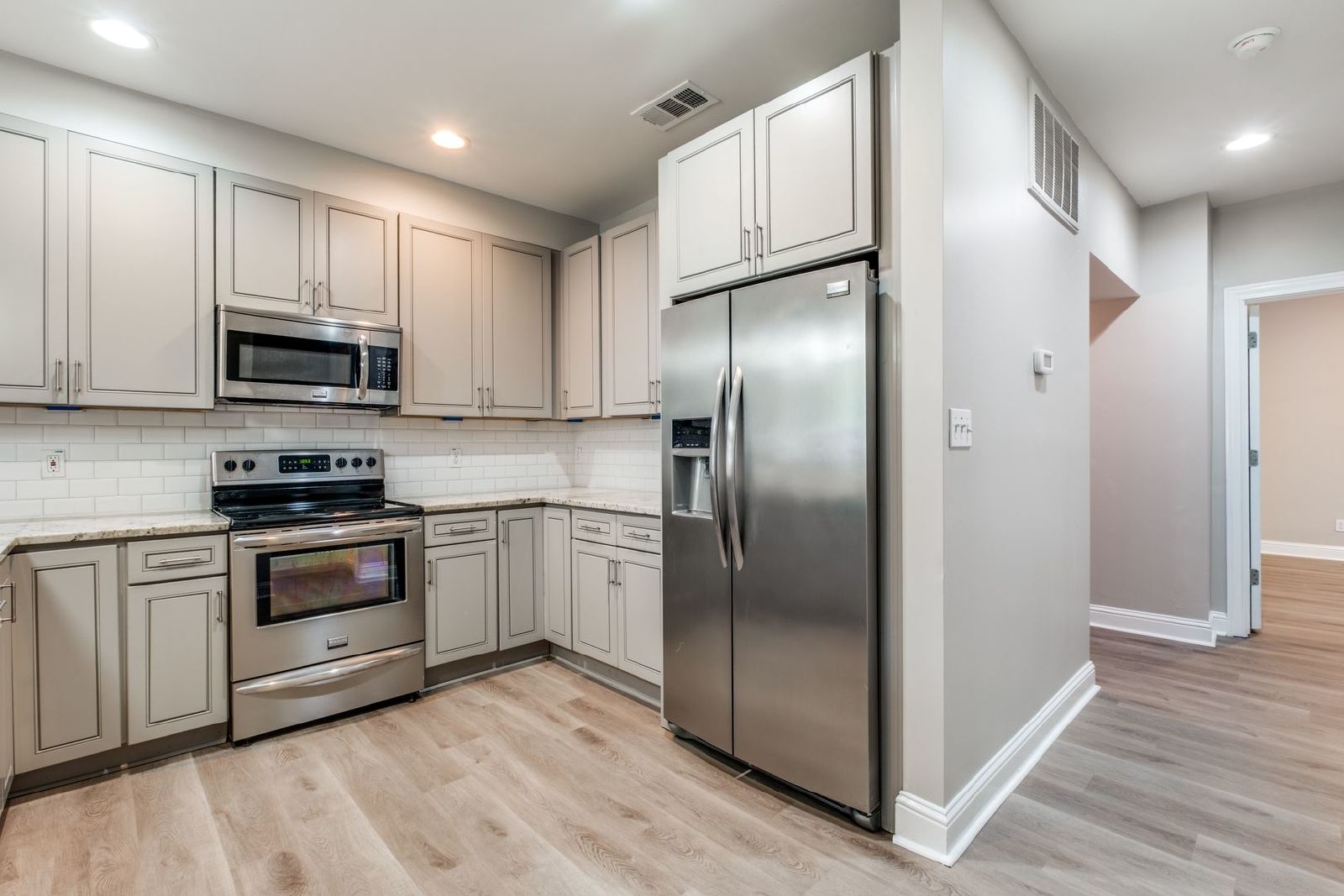 Charming 2-Bed / 2-Bath in Oak Lawn – Stylish Upgrades & Prime Location! property image