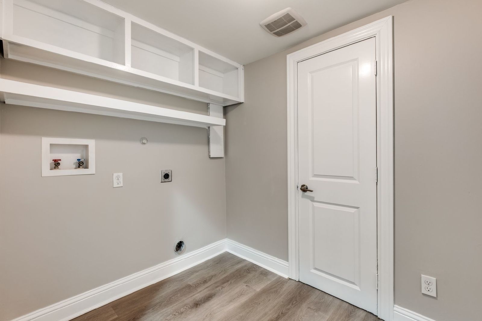 Charming 2-Bed / 2-Bath in Oak Lawn – Stylish Upgrades & Prime Location! property image