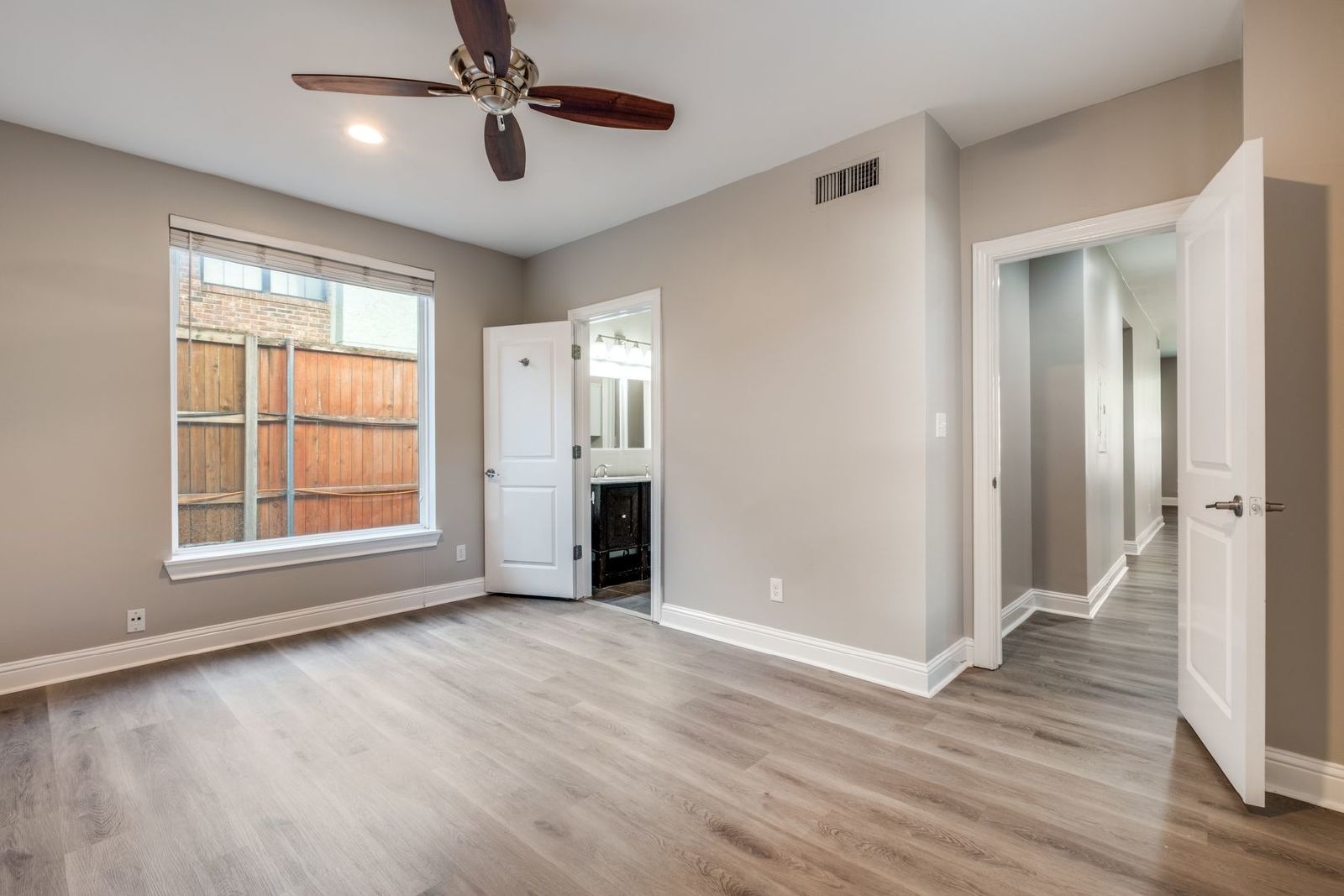 Charming 2-Bed / 2-Bath in Oak Lawn – Stylish Upgrades & Prime Location! property image