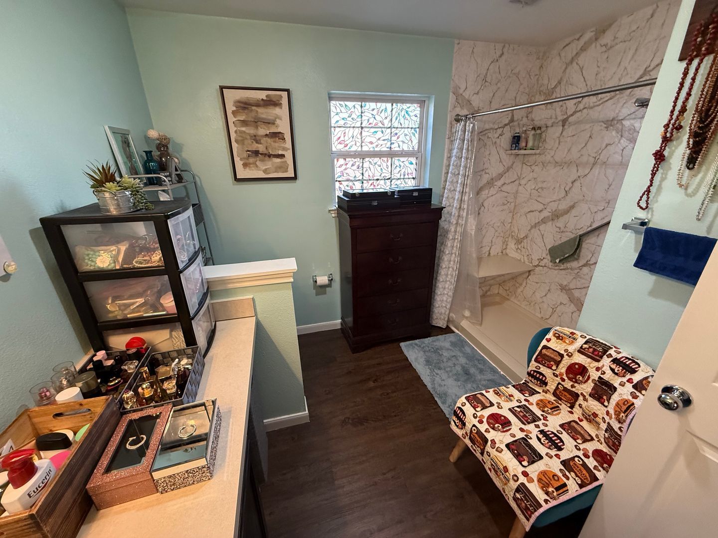 Updated 3 Bed Home in Dallas – Covered Parking! property image