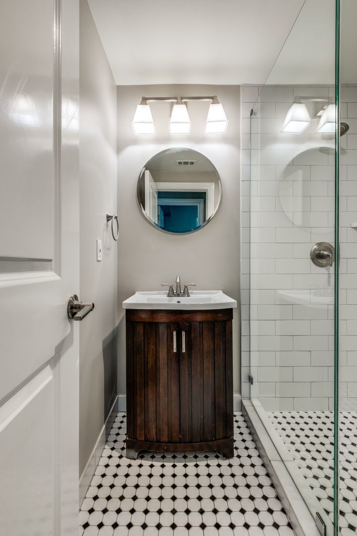 Charming 2-Bed / 2-Bath in Oak Lawn – Stylish Upgrades & Prime Location! property image