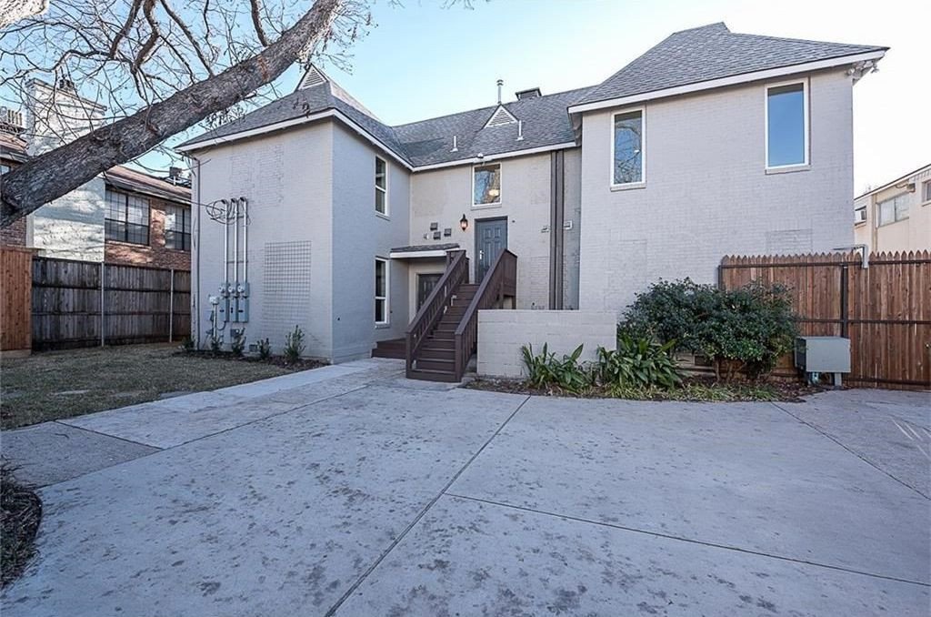 Charming 2-Bed / 2-Bath in Oak Lawn – Stylish Upgrades & Prime Location! property image