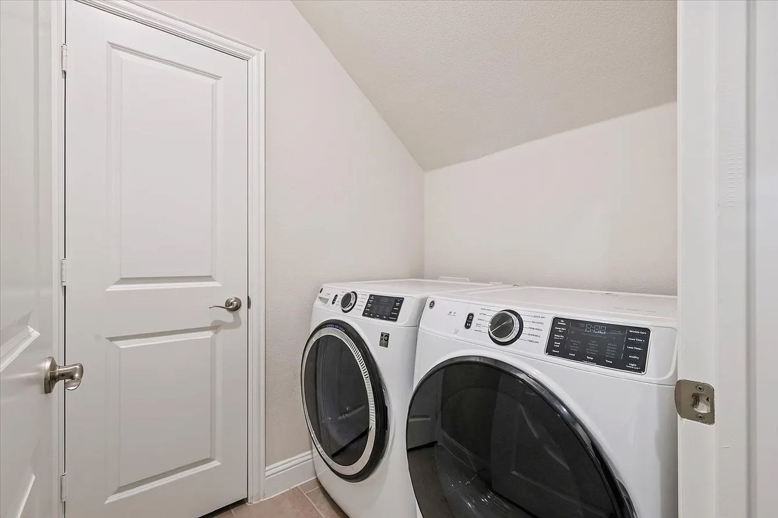 For Lease in Frisco’s Lexington Community – Like-New 4 Bedroom Home property image