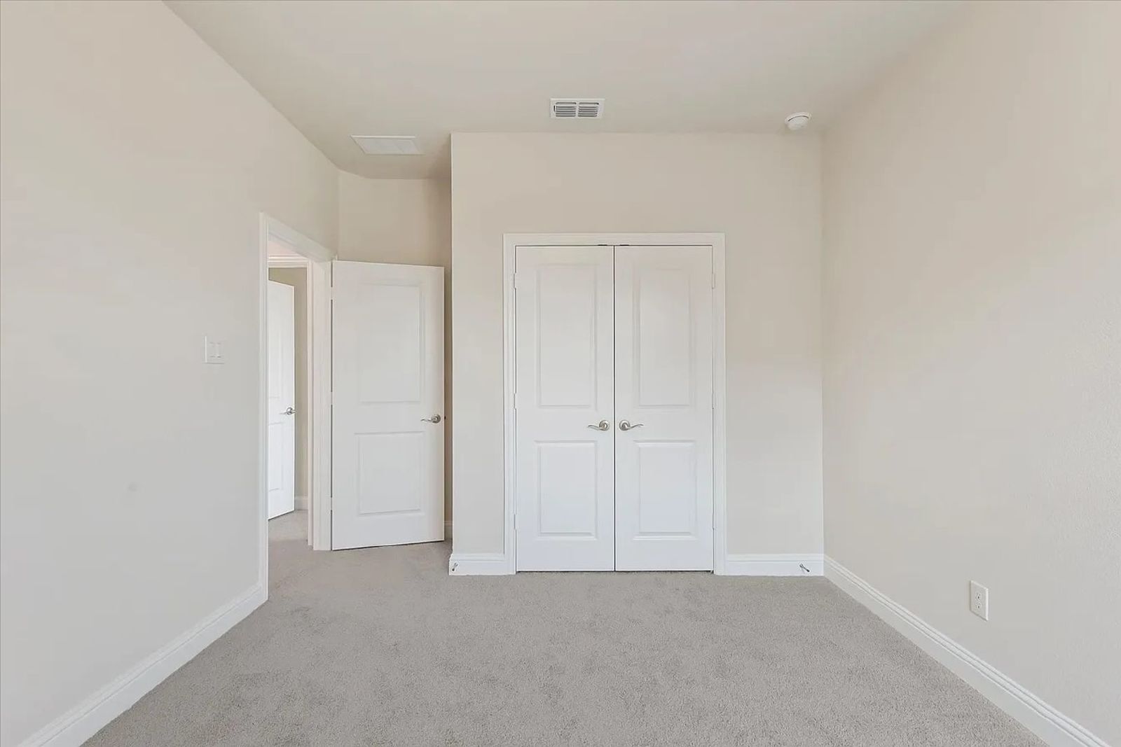 For Lease in Frisco’s Lexington Community – Like-New 4 Bedroom Home property image